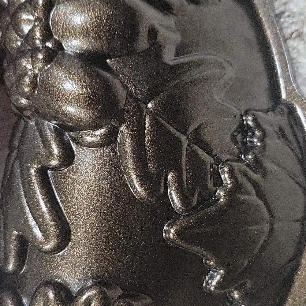 Nordic Ware 10 Cup Autumn Wreath Bundt Pan made in America Heavy cast aluminum - Picture 4 of 5